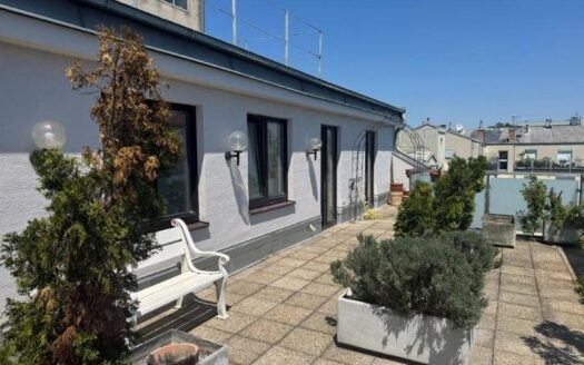 DG Mietwohnung mit großer Terrasse! Heizung und Warmwasser inkludiert!